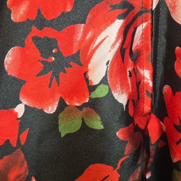 B. Smart Red and Black Floral Mini Dress - Picture 6 of 8